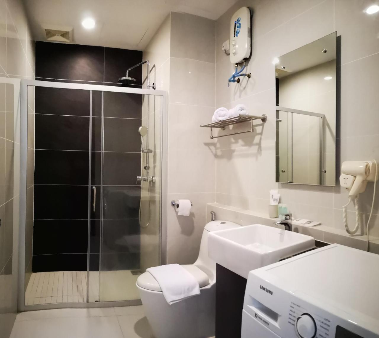Wastone Suites@Country Garden Danga Bay 3*